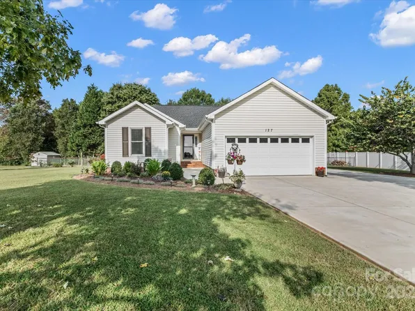 127 Rumple Hill Dr, Statesville, NC 28677
