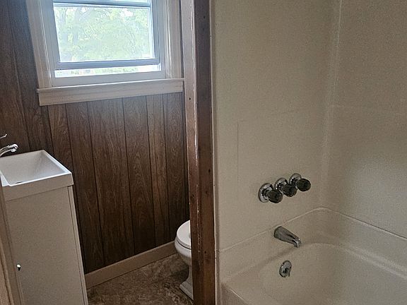 3rd image of 315 1/2 N Robert St