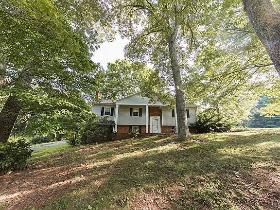 2nd image of 270 Tanglewood Dr