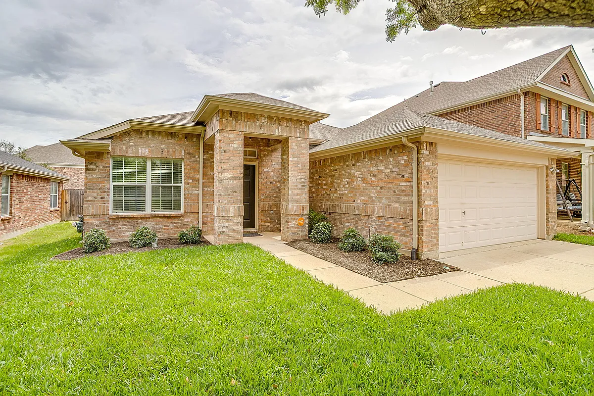 Building Photo - 15712 Landing Creek Ln