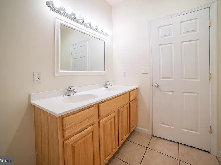 1830 N 16th St #2 — Photo 10