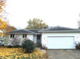 2004 W 4th St, Dixon, IL 61021