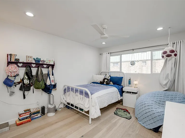 400 E 30th St #105 — Photo 18