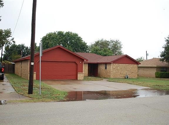 3rd image of 326 W Red Bird Ln