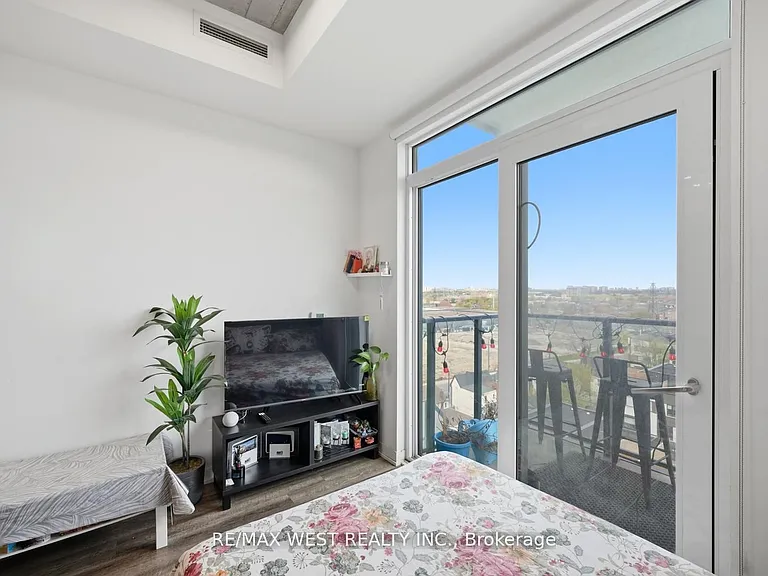 1808 Saint Clair Ave W #801 — Photo 11