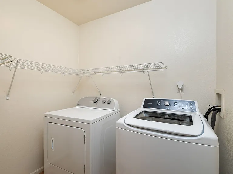 4779 Waldenwood Dr — Photo 16