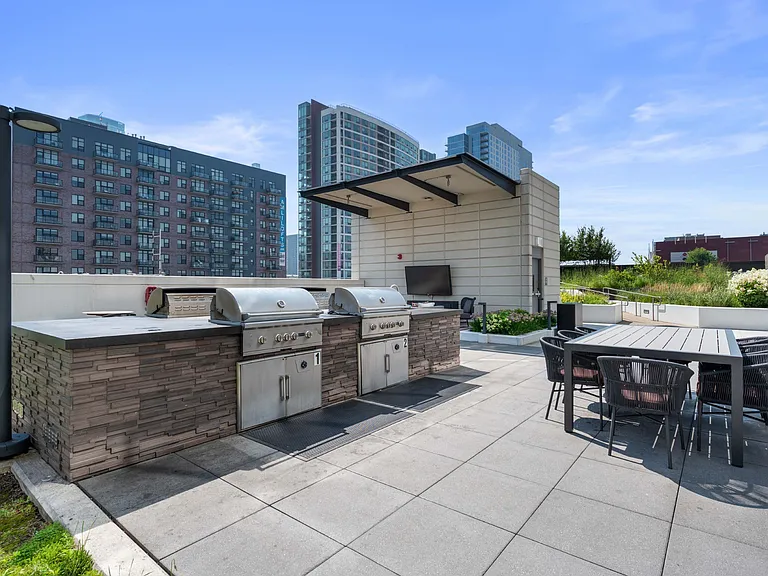 Outdoor Grilling Space at The Elle Apartments in Chicago, IL 60605
