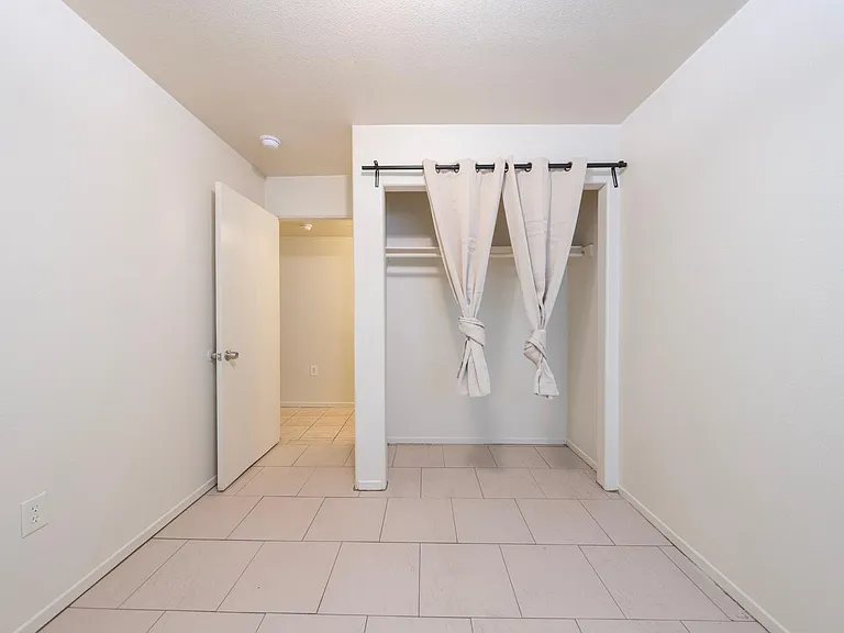 5231 Huntington Dr N #3 — Photo 8