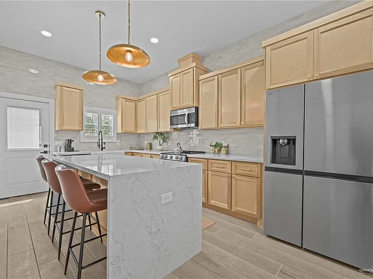 645 Esplanade Cir — Photo 6