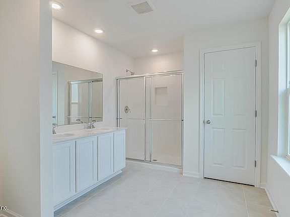 4th image of 475 RED DAHLIA Lane