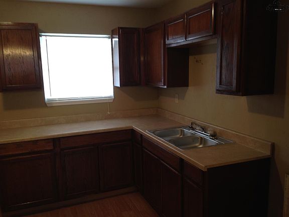 4th image of 115 E Garden Dr