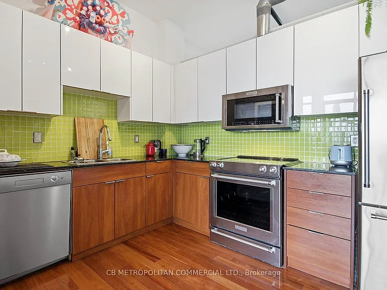 363 Sorauren Ave #405 — Photo 5