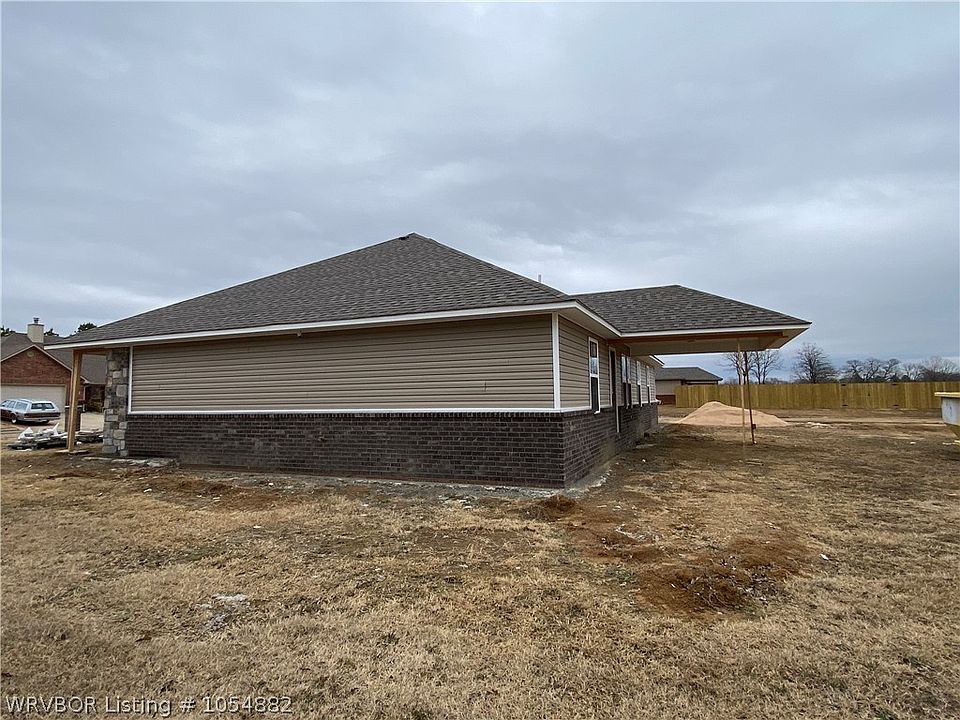 2nd image of 923 Black Creek Ln
