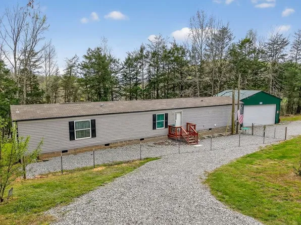 1237 Ridge Rd, Quebeck, TN 38579