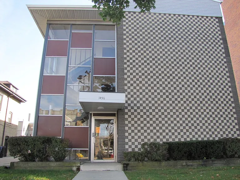 1456 N Farwell Ave — Photo 36