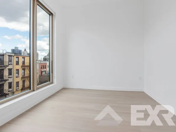 33 4th Street image 11 of 16