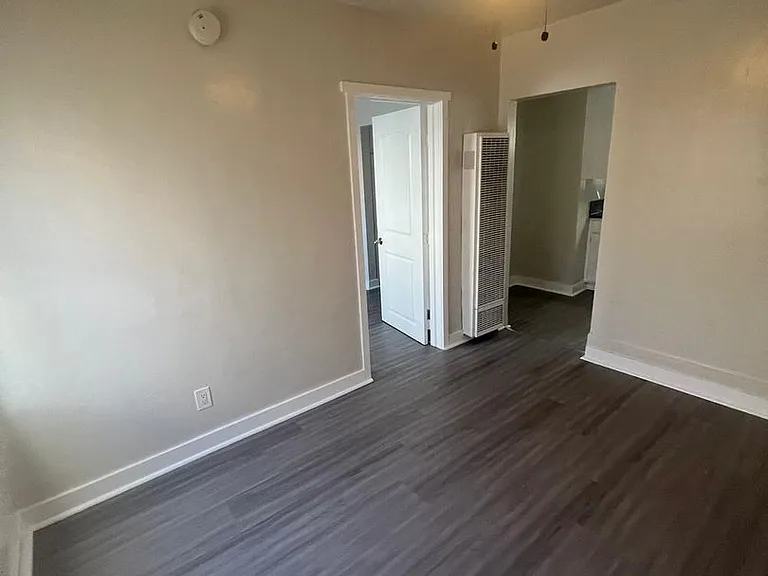 10965 S Figueroa St #12 — Photo 4