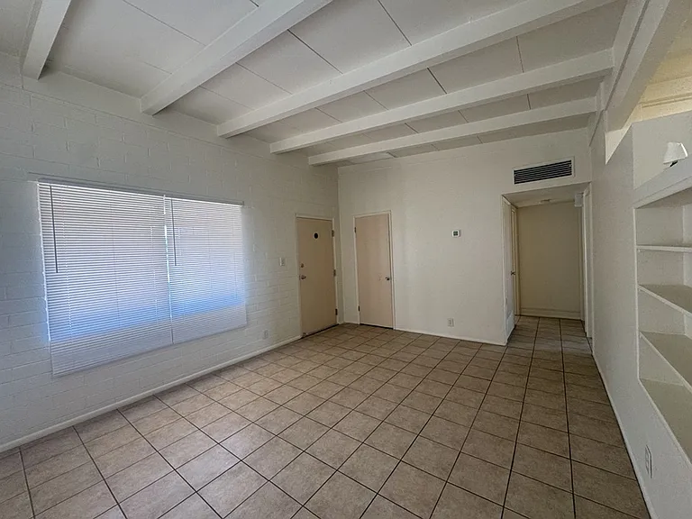 1800 E Fry Blvd #12 — Photo 3