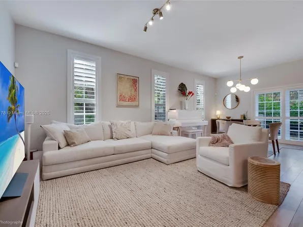 111 Edgewater Dr APT 1A, Coral Gables, FL 33133