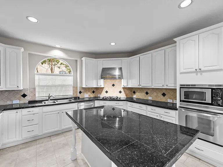 2421 Kittyhawk Dr — Photo 36