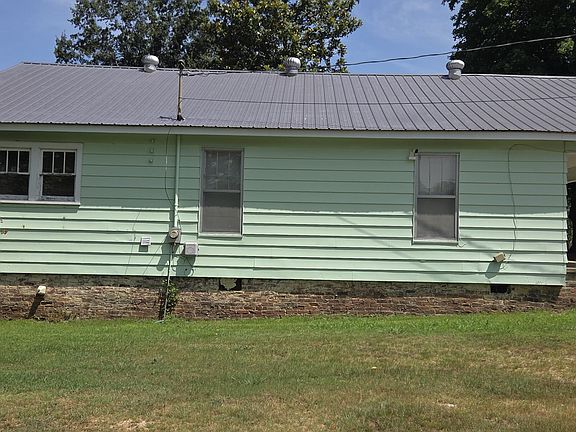 3rd image of 915 S 10th St