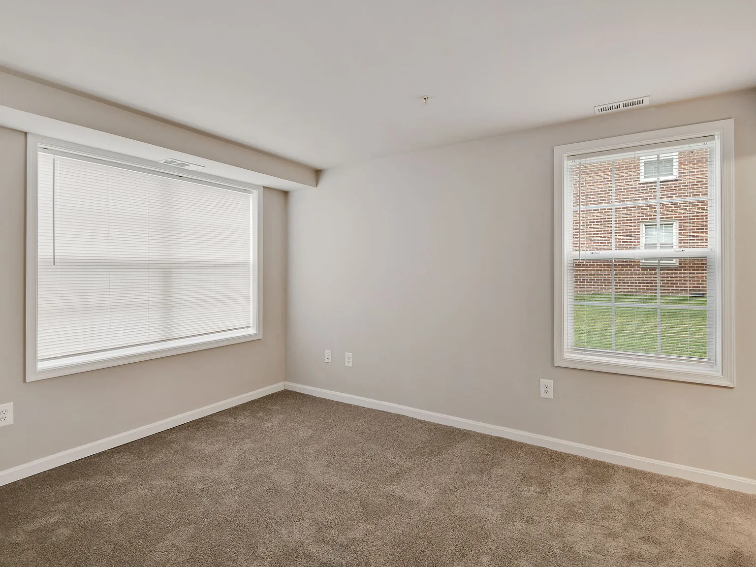 Queens Ridge Apartments — Photo 4