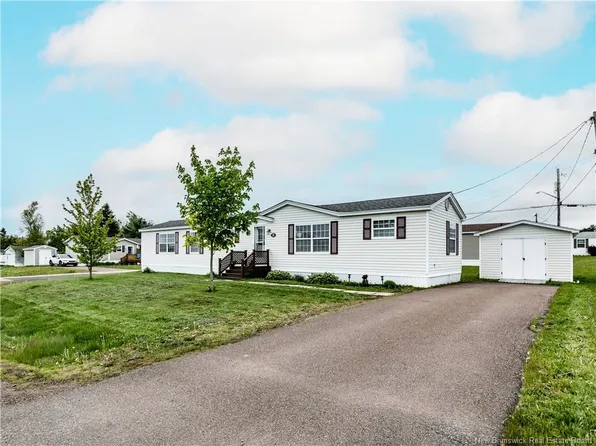 11 Blue Ash St, Moncton, NB E1H 3R1