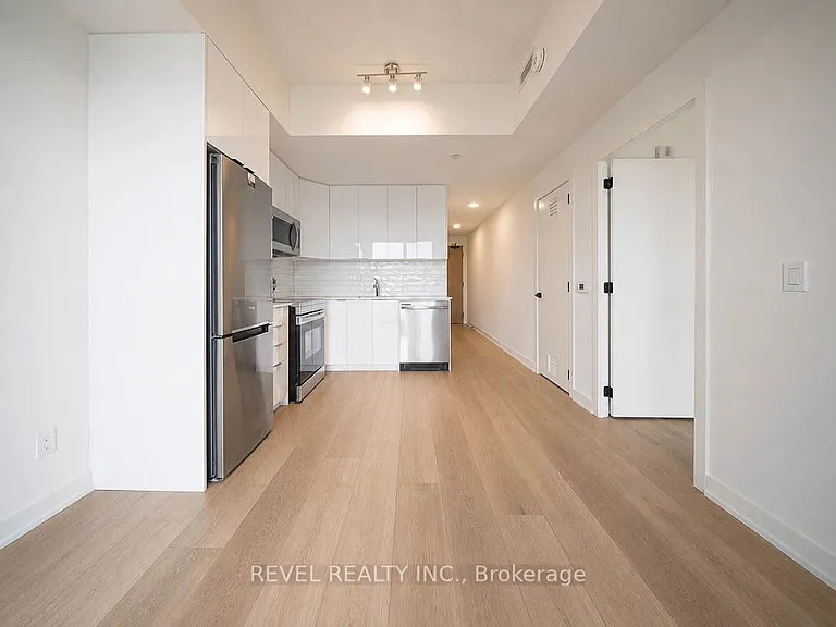 33 Erie Ave #406 — Photo 7
