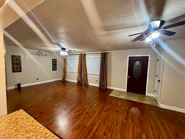 3 bed, 2000 sqft, $1,875 — Photo 4