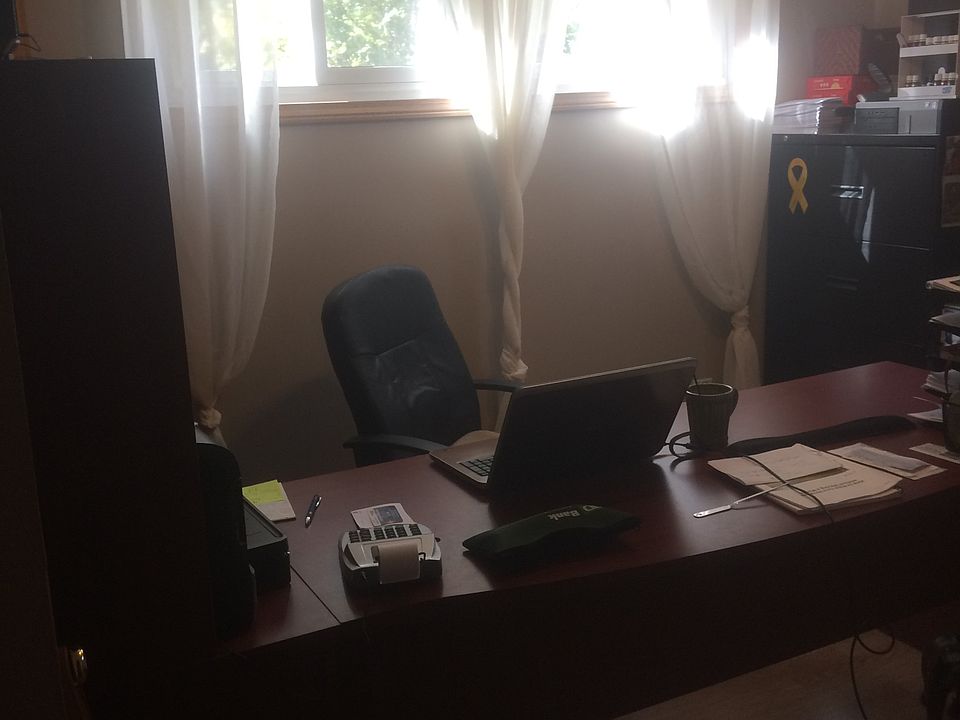1st image of 5 Park Dr