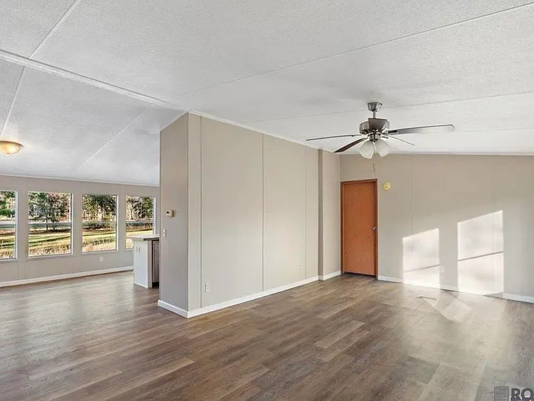 9853 Springfield Rd — Photo 4