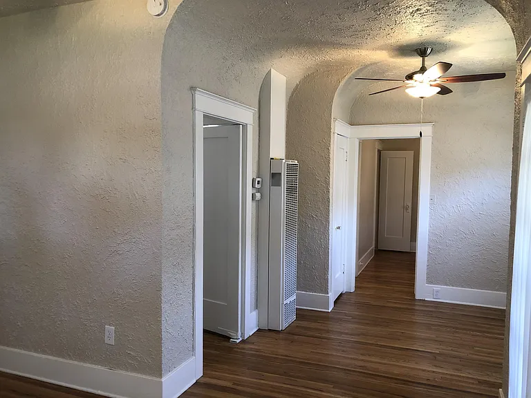501 W Whiting Ave #8 — Photo 12