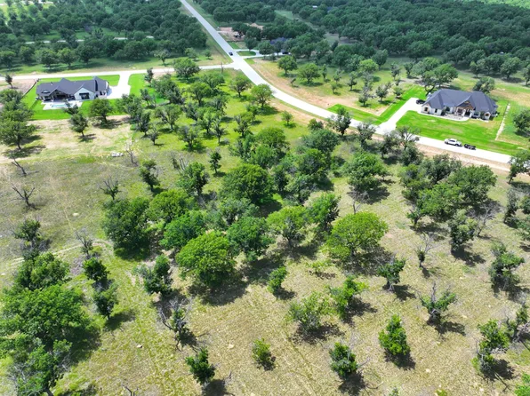2131 E Landings Rd N, Granbury, TX 76049
