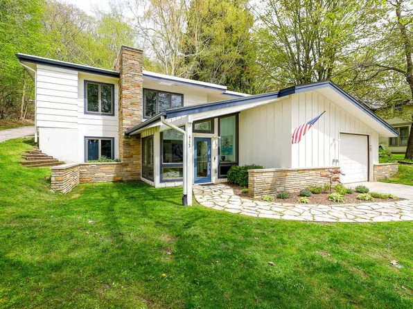 413-415 Leelanau Ave, Frankfort, MI 49635