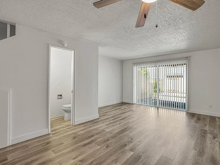 11900 SW Allen Blvd — Photo 17