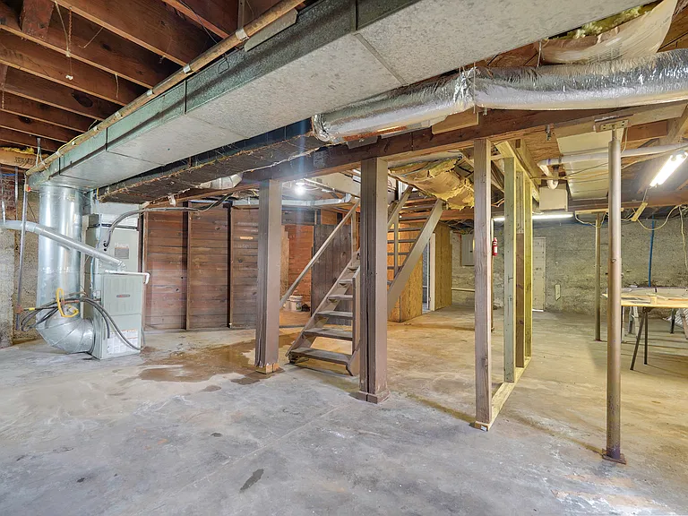 412 E Walker St — Photo 27