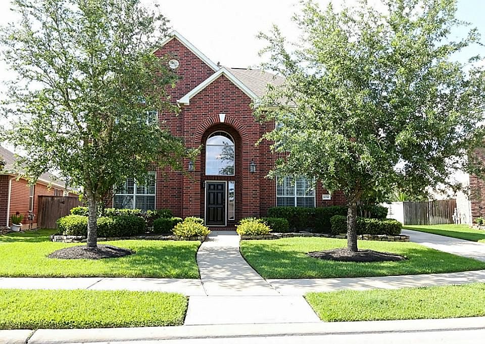 Gorgeous two story home located on a cul-de-sac street in the golfing community of Blackhorse Ranch.