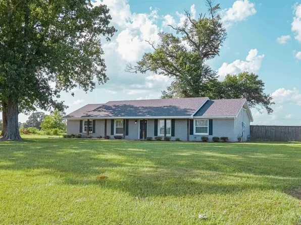 6123 Country Club Rd E, Longview, TX 75602