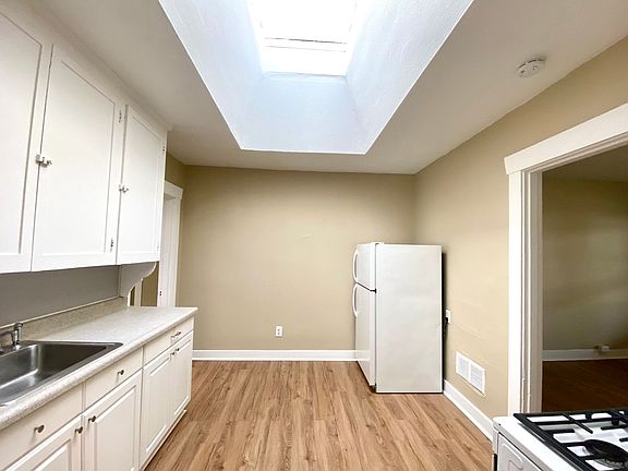 4th image of 2603 6th Ave APT C