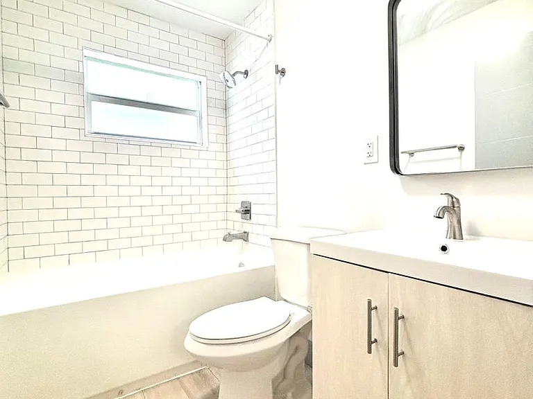 839 NW 12th St — Photo 7
