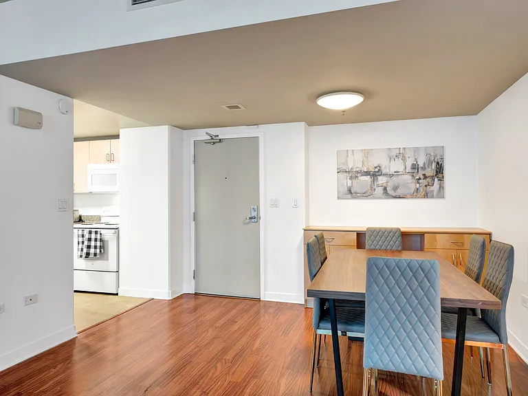 425 W Beech St #308 — Photo 9