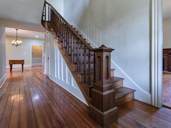 5th image of 8029 N Lee Hwy