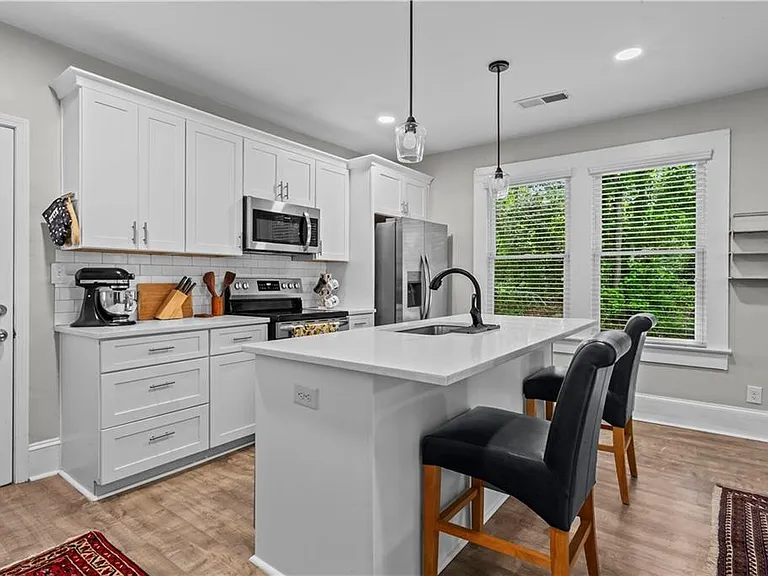 285 Henry St SE — Photo 12