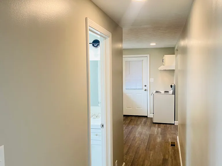 202 E Main St #A — Photo 8