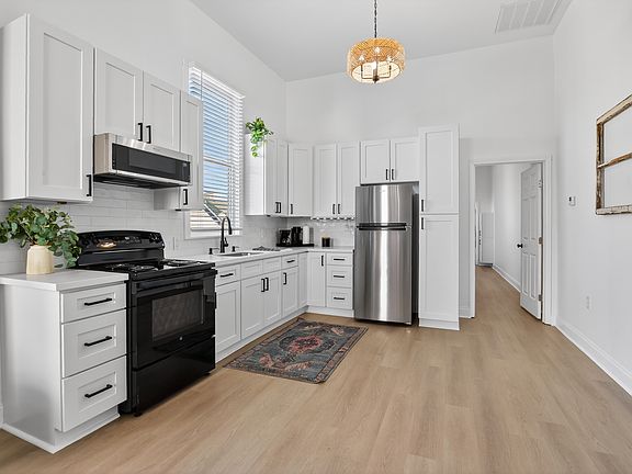 5th image of 3324 S Saratoga St #201