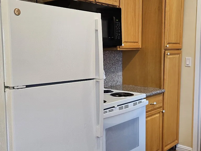370 S Buena Vista Ave #2 — Photo 6