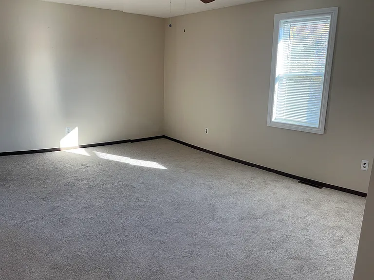 700 N Railroad St #D — Photo 6