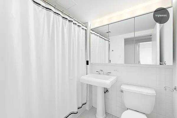 Sold by Triplemint | media 17