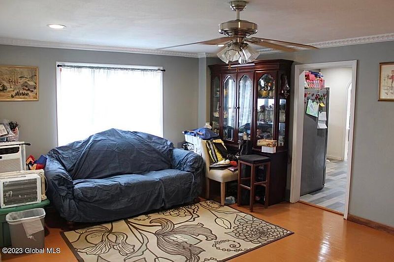 4th image of 220 Abbottsford Road