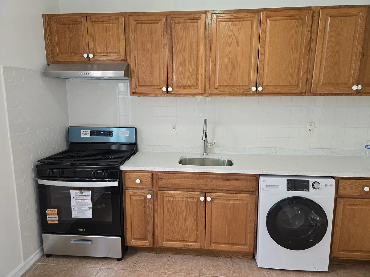 Building Photo - 595 E 4th St #2
